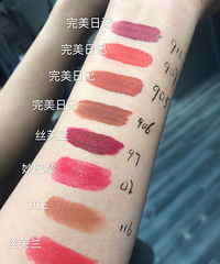 分享几支我新入坑的平价口红,这支不到30元,上唇轻薄不沾杯