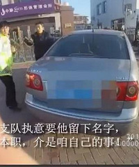 货车碾压警察后逃逸,路人驱车极速追捕,结局你肯定没猜到!