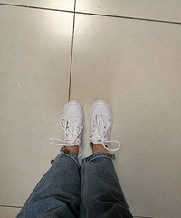 �µ����ϵ�Ь�ʱ������˳�ȥ����һ�죬�����Ҳ��ĥ��