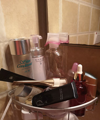 说说补水保湿的护肤品!在乳液里加一滴玻尿酸原液,能提高滋润度