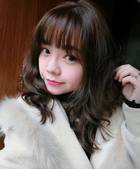 跟着今年的流行趋势换发型!显皮白的发色+显脸小的卷发