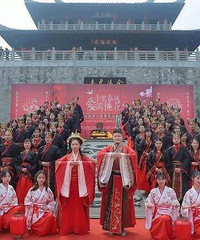 33������һ����к��飬�����ļ�������׳��