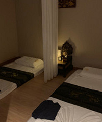 对于习惯性落枕的人来说,一个正宗的泰式按摩绝对是你的刚需