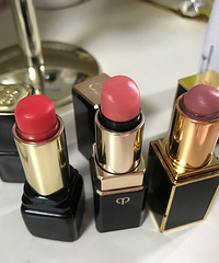 有没有人和我一样,旧的口红没用完之前,新的忍着不用