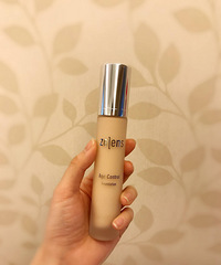 种草了好久的粉底到了!色号cameo#,质地超级水润有光泽