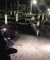 世上最温暖的光!“路灯”爷爷,谢谢你!