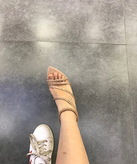 ��һ���Ϊ�ÿ������Ų����ʵ��·�Ь����