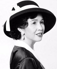 带妈老汉拍全家福,专门为妈妈定制了一组赫本风圆了她的偶像梦