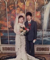 爸爸小时候对我很严厉,妈妈却偷偷地给我租偶像剧来看