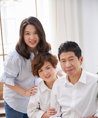 爸爸小时候对我很严厉,妈妈却偷偷地给我租偶像剧来看