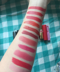 我把口红全涂手上拍张照,下次挑选时一目了然