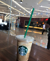 星巴克新出的包包还多乖的