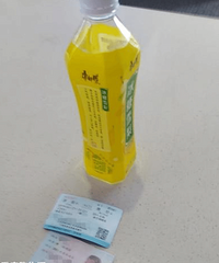 00后用饮料瓶带打火机油进济南站 安检员:喝一口呗