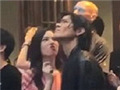 郭碧婷嘟嘴要向佐亲亲
