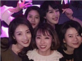 毕滢跟张丹峰剧组合影