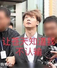 ����Χ��һȺ��Ʒ��˿����