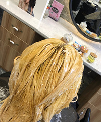 第一次漂染头发,效果很惊艳!但是虽然好看,以后也不会再弄了