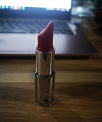 办公室的妹子口红大集合,涂的形状各种各样