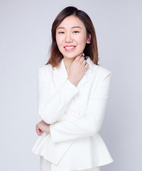 同一套西装拍了两次形象照,哪一套好一点
