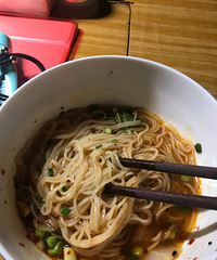 婚床是老公家人亲手做的,孕期他每天开车接我上下班从不抱怨