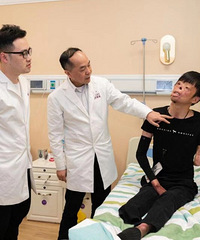 重度烧伤主播5次手术后康复出院,希望520结婚