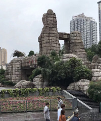 为了限流,观音桥居然装门禁道闸了,咱重庆的魅力真的大