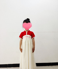 沉迷于汉服,120元给女儿买到这条汉服纱裙,前襟刺绣做工很赞