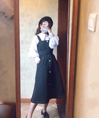���׺�ȹ�ӺͰ׳����������״��䣬�������Ը�
