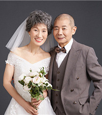 爸妈结婚40年都没有拍过婚纱照,这次悄悄给他们定了套纪念照