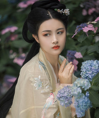 第一次见真绣球,穿汉服拍照也超美