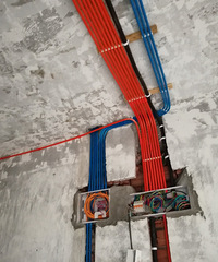 ���˴�ѧ�ǵĶ�����ˮ����60����ս200ƽ��ƴ