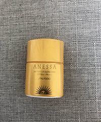 用空瓶来表示我对它们的爱,这款眼霜消浮肿效果好,不长脂肪粒