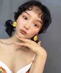 举铁女的初夏混搭妆,两种眼影打造可爱泫雅风