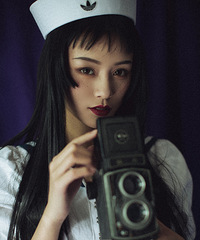 第一次尝试化雀斑妆拍暗黑系,和二哈合照它居然表现得像专?#30340;?#29305;
