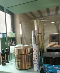 这款精华上脸好吸收,坚持用完几天皮肤明显提亮