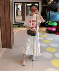 �½������Σ���ȹ�����գ�Ů����Ҳ��С��Ů