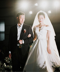 早上6点就开始起床化妆,捧花直接给了伴娘,公公还在婚礼上致辞