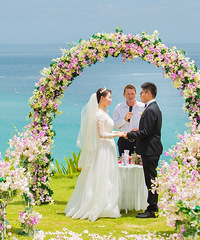不喜欢传统婚礼的我果断选择了海岛婚礼,婚庆还安排了行程和住宿
