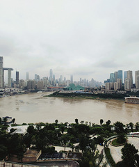 长嘉汇去实地看了,放弃看不看江的,选择看中庭