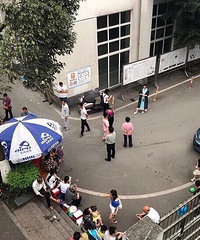 江北某幼儿园报名排两天?