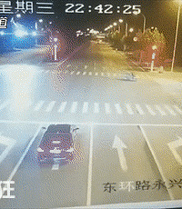 醉驾女司机开车撞人