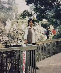 妈妈自备拍照道具,3个造型她最爱这组,还表扬自己:非常完美