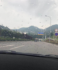 这个地方是娃儿的乐园,热气球,山地车,飞行,捉鱼,烧烤