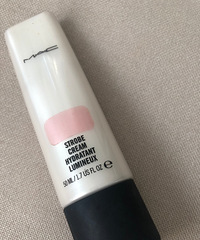 打造日常清透妆容,遮瑕是重点,用这款神器遮黑眼圈,效果杠杠的
