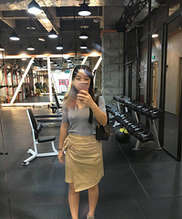 温柔有女人味的轻熟女穿搭,这条半身裙太适合日常穿了