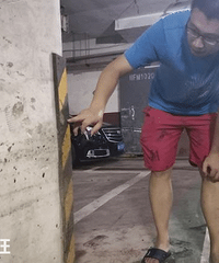 女业主地下停车场违停被物业锁车,一场暴雨把车泡废了!谁该负责