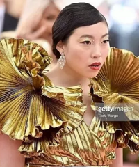 ���������١���Ů��������ΰ���ó�