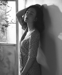 复古卖萌两不误!这组风情万种女人味十足,这组学生装差嗒嗒的