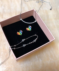 20����ķ�ɫС���������ĺóķ�ɫ�����ϻع�