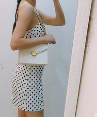 ����Zara��������ȹ����Ƥ�ּ��䣬������С�Ļ�